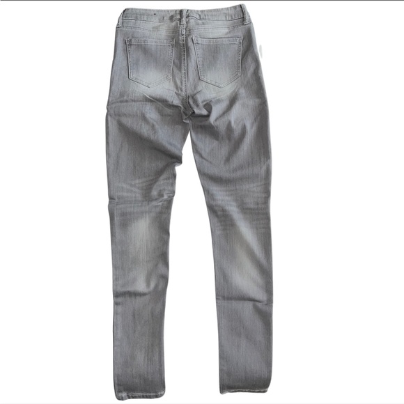 FASHION NOVA | SIZE 3 | LIGHT GRAY WASH - Picture 2 of 2